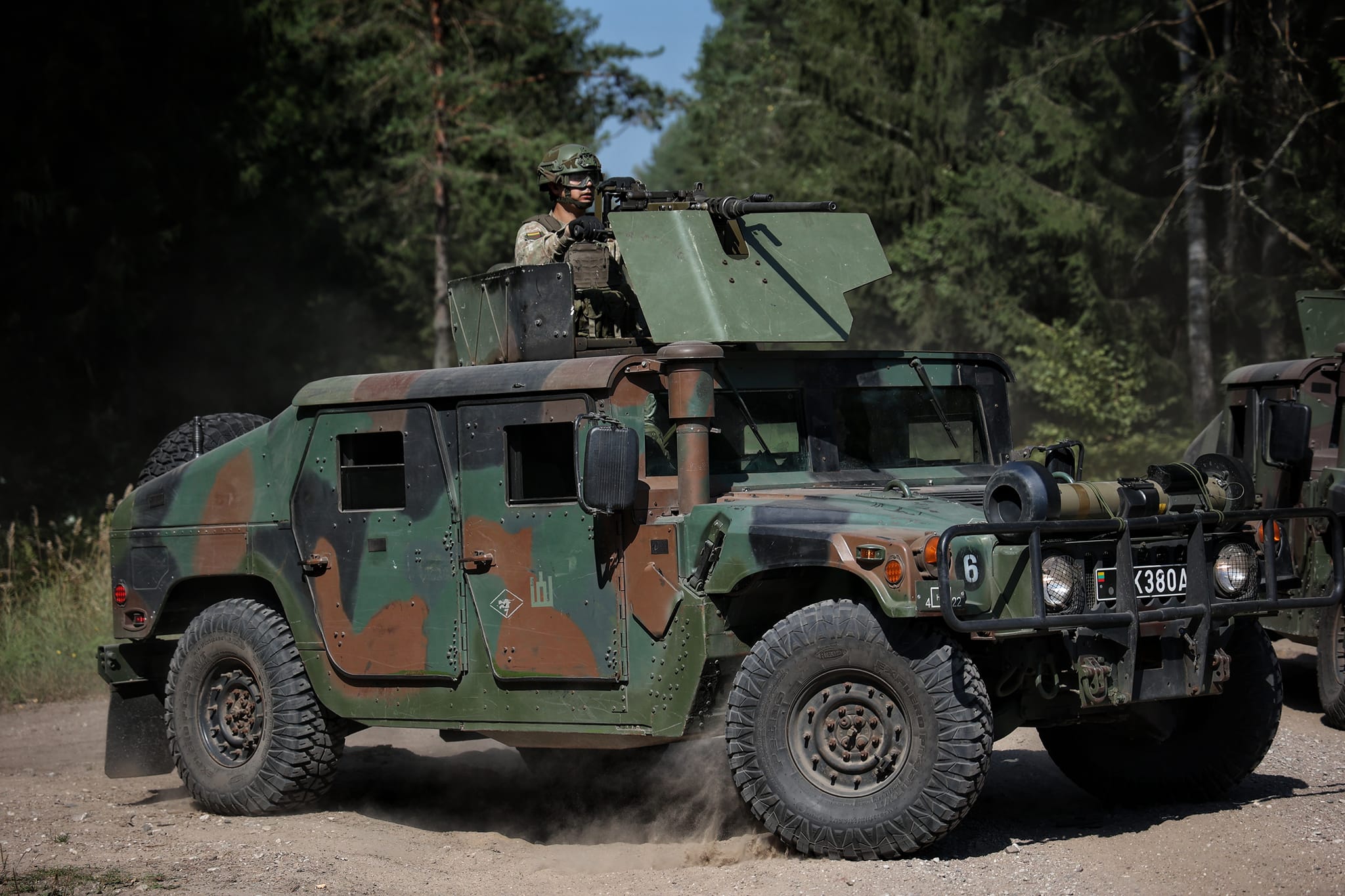 Humvee automobilis